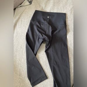 LULULEMON • capri leggings